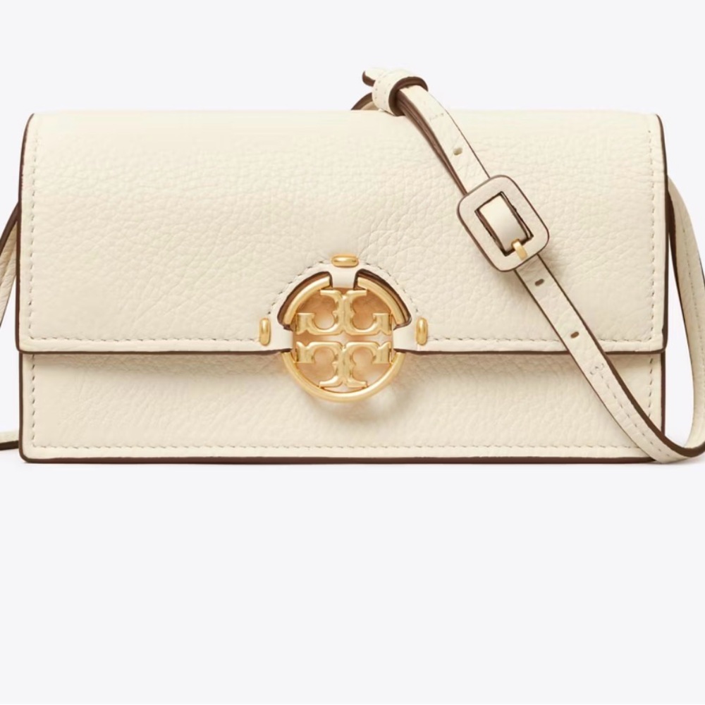 MILLER WALLET CROSSBODY
Color light cream NWT and dust bag
